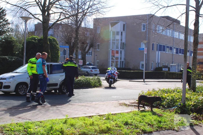 Voetganger komt in botsing met personenauto