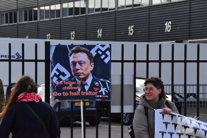 Grote opkomst bij demonstratie tegen Elon Musk en Tesla