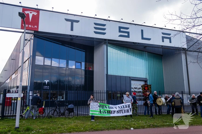 Grote opkomst bij demonstratie tegen Elon Musk en Tesla
