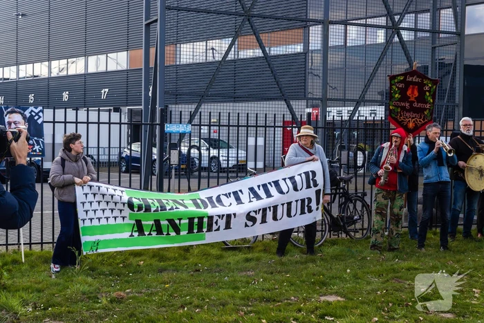 Grote opkomst bij demonstratie tegen Elon Musk en Tesla