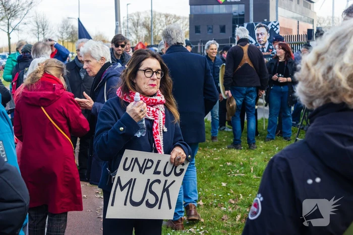 Grote opkomst bij demonstratie tegen Elon Musk en Tesla