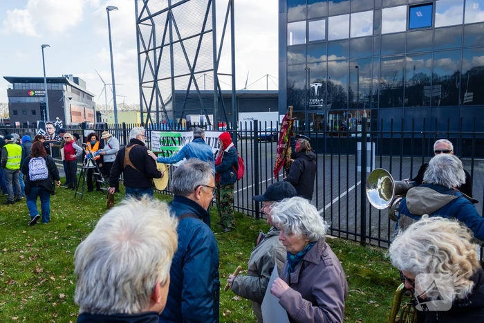 Grote opkomst bij demonstratie tegen Elon Musk en Tesla