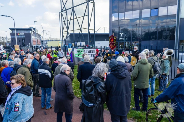 Grote opkomst bij demonstratie tegen Elon Musk en Tesla