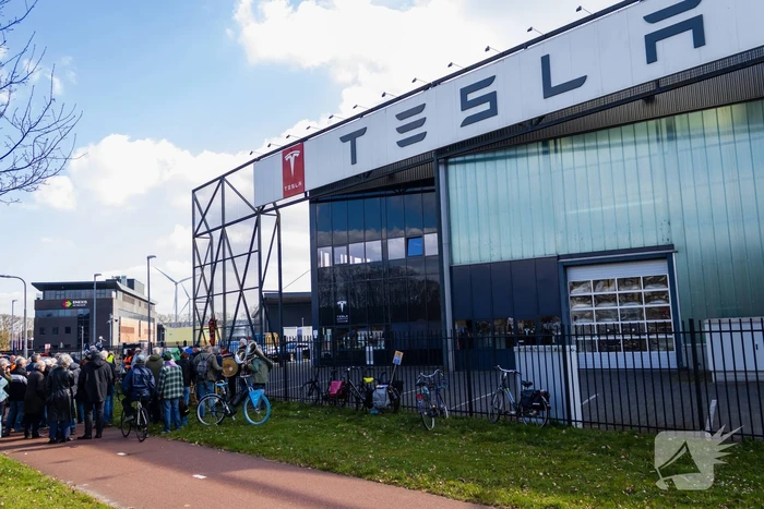 Grote opkomst bij demonstratie tegen Elon Musk en Tesla