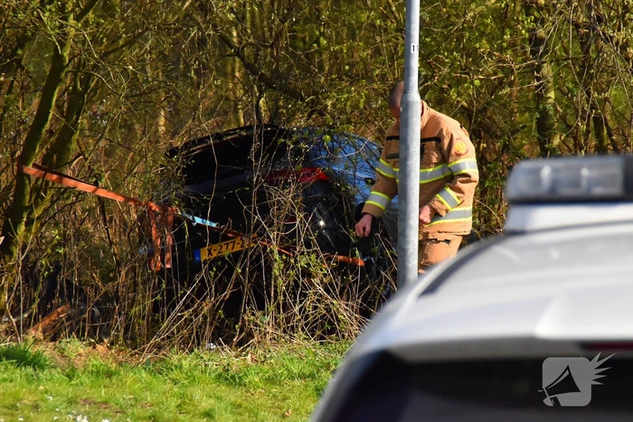 Automobilist spoorloos na te water raken