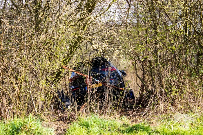Automobilist spoorloos na te water raken