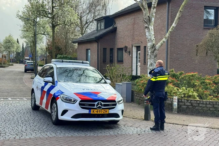 Grote brand bij Villa Maasdonk, rook te zien vanaf A59