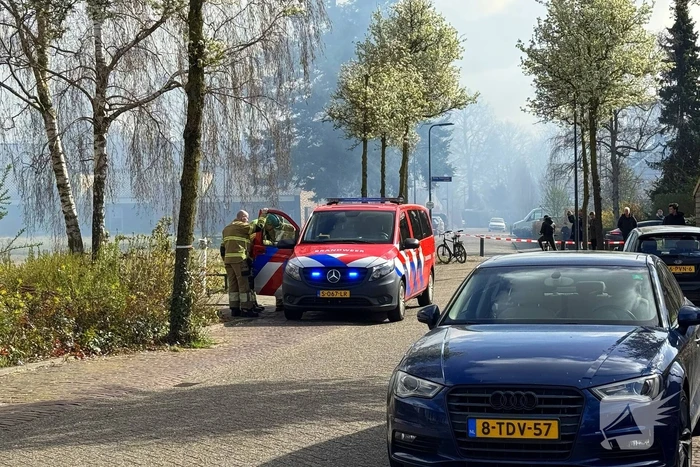 Grote brand bij Villa Maasdonk, rook te zien vanaf A59