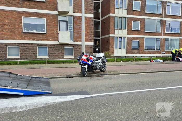 Flinke botsing tussen politiemotor en scooter na achtervolging; weg volledig dicht