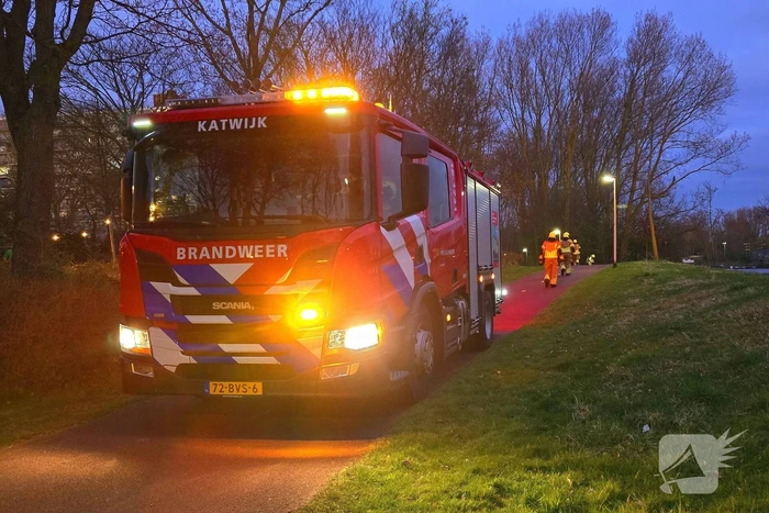 Brandweer dooft smeulende rommel