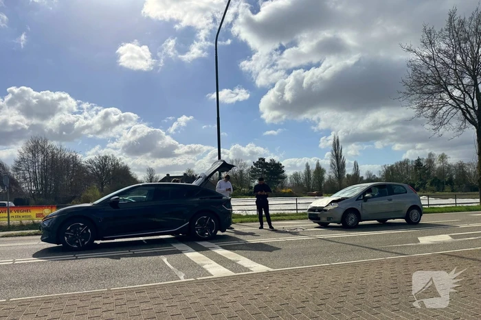 Defect verkeerslicht veroorzaakt kopstaart botsing