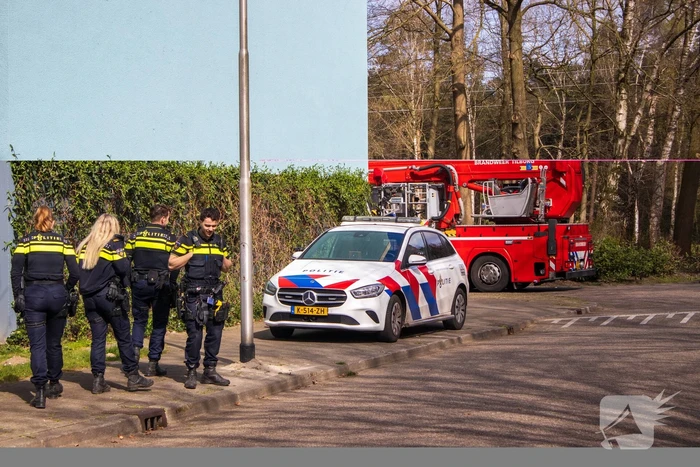 Brand in flatwoning snel onder controle