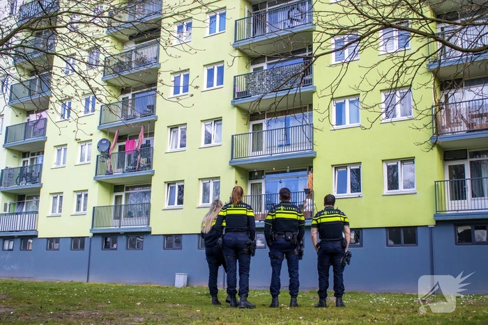 Brand in flatwoning snel onder controle