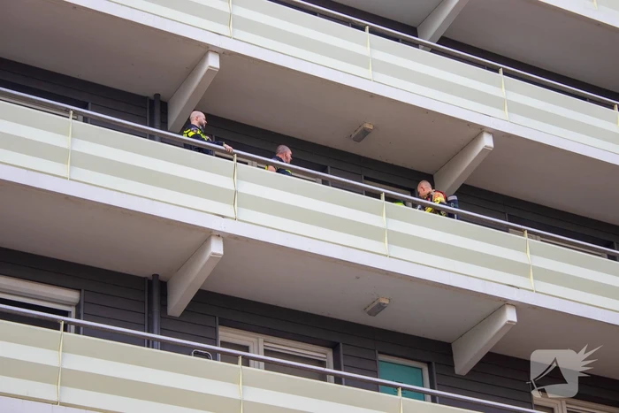 Brand in flatwoning snel onder controle