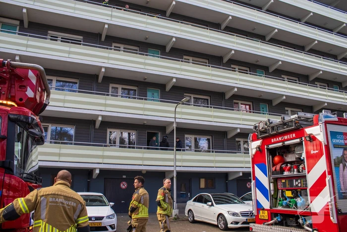 Brand in flatwoning snel onder controle