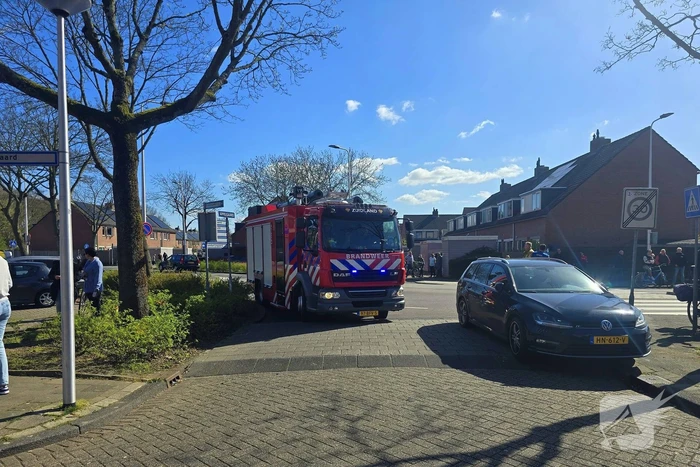 Brandweer schaalt op bij woningbrand