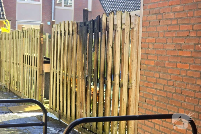 Brand in portiekflat snel onder controle