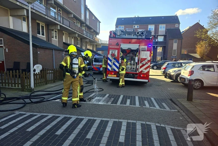 Brand in portiekflat snel onder controle