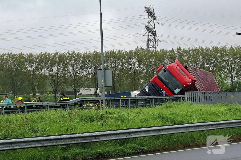 Rijksweg A15 L 78,3 w Papendrecht 112 