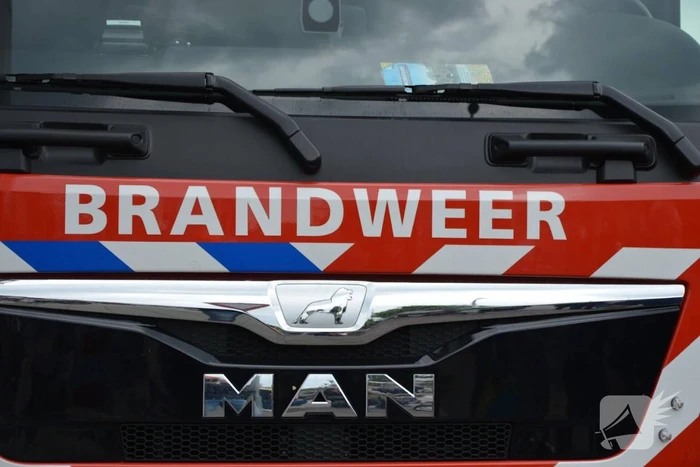 Geparkeerde auto beschadigd door brand