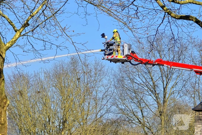 Brandweer groots ingezet bij brand in gebouw
