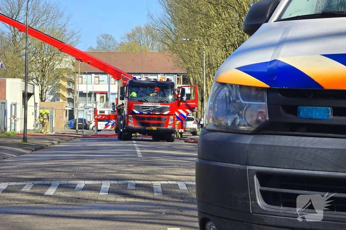 Brandweer groots ingezet bij brand in gebouw