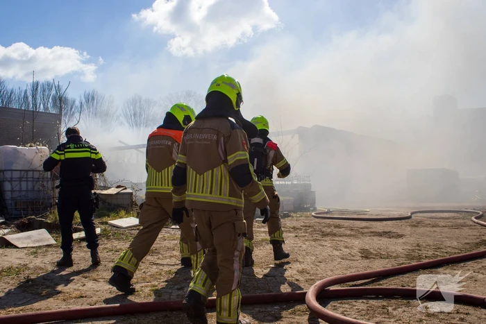Brandweer groots ingezet bij brand in gebouw