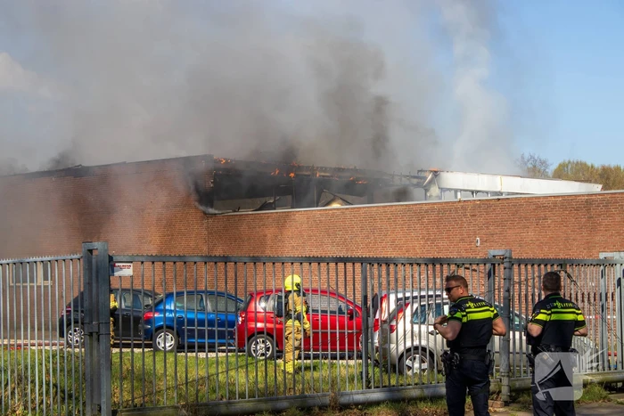 Brandweer groots ingezet bij brand in gebouw