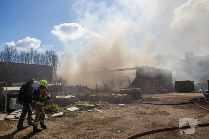 Brandweer groots ingezet bij brand in gebouw