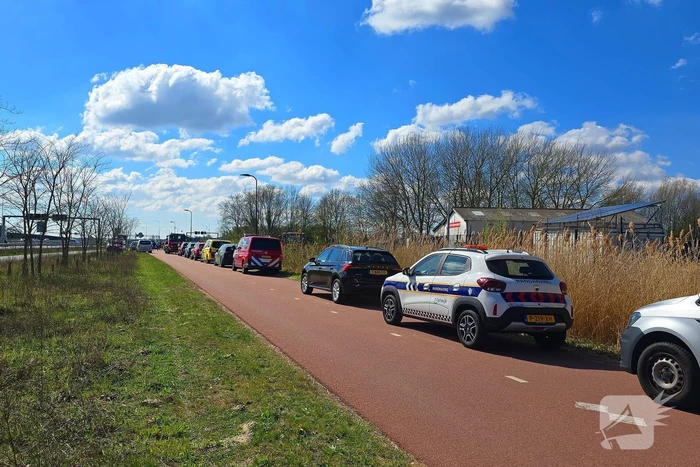 Afgebrokkelde kant van Valkenburgsemeer bedreigt gas en elektra leding