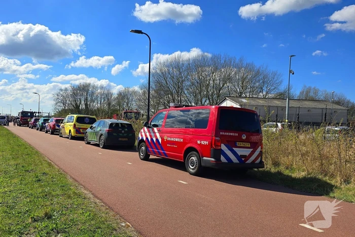 Afgebrokkelde kant van Valkenburgsemeer bedreigt gas en elektra leding