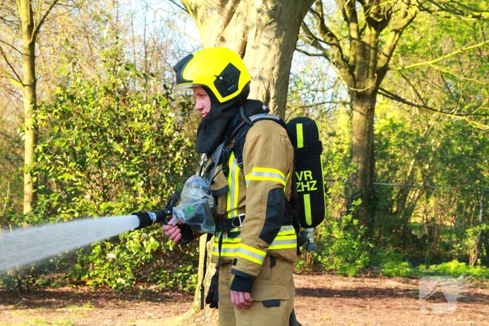 Picknicktafel in brand