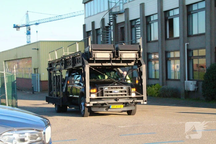 Arrestatieteam oefent op haventerrein