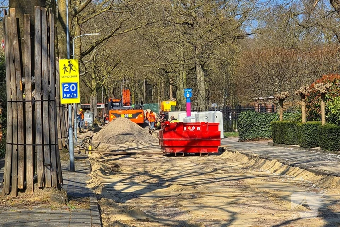 Gas- en waterleiding geraakt bij graafwerkzaamheden