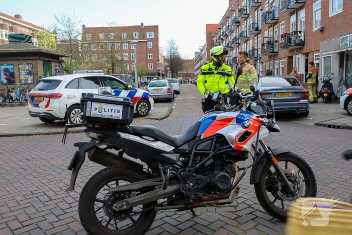 Politie haalt persoon met verward gedrag uit woning