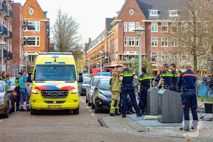 Politie haalt persoon met verward gedrag uit woning