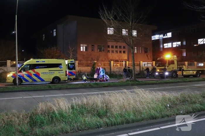 Scooterrijder vlucht na botsing met fietser