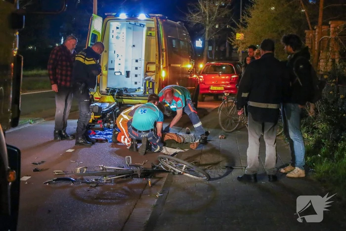 Scooterrijder vlucht na botsing met fietser