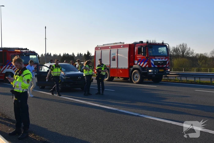 Traumahelikopter landt op snelweg