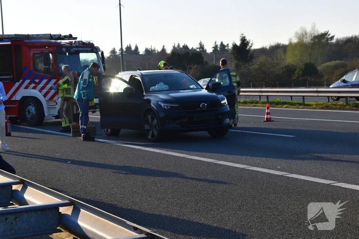 Traumahelikopter landt op snelweg