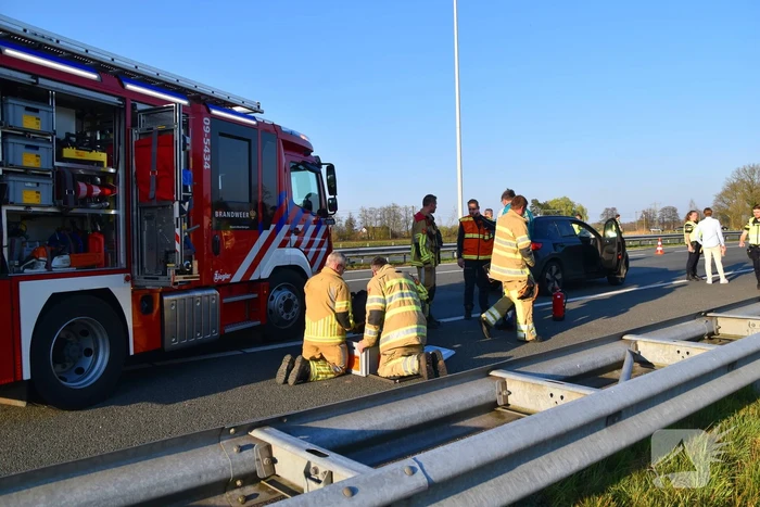 Traumahelikopter landt op snelweg