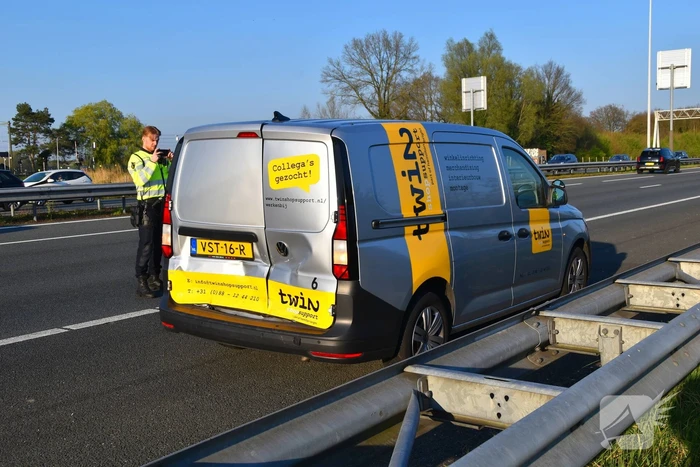 Traumahelikopter landt op snelweg