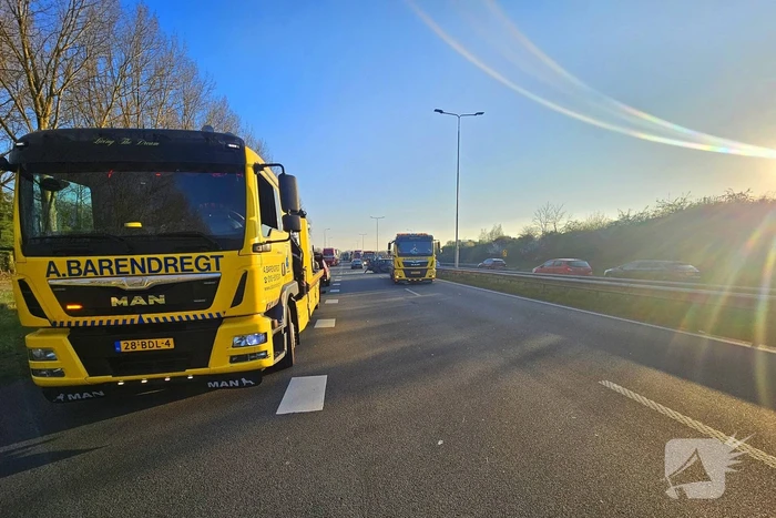 Meerdere voertuigen betrokken bij aanrijding op provincialeweg
