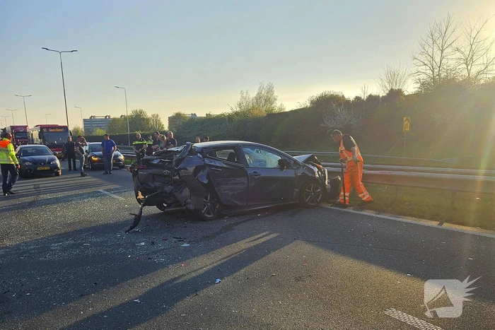 Meerdere voertuigen betrokken bij aanrijding op provincialeweg