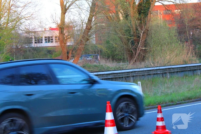 Motorrijder vliegt uit de bocht