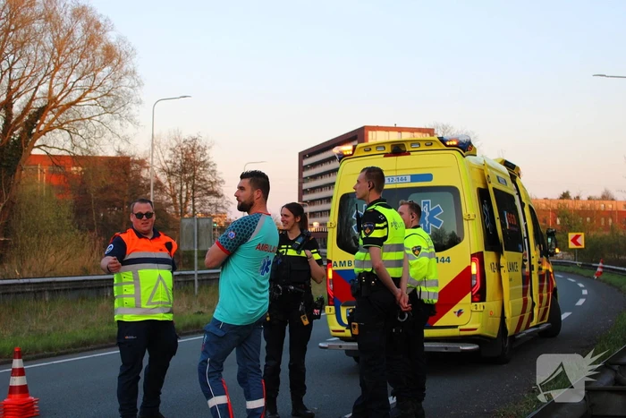 Motorrijder vliegt uit de bocht