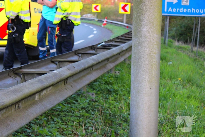 Motorrijder vliegt uit de bocht