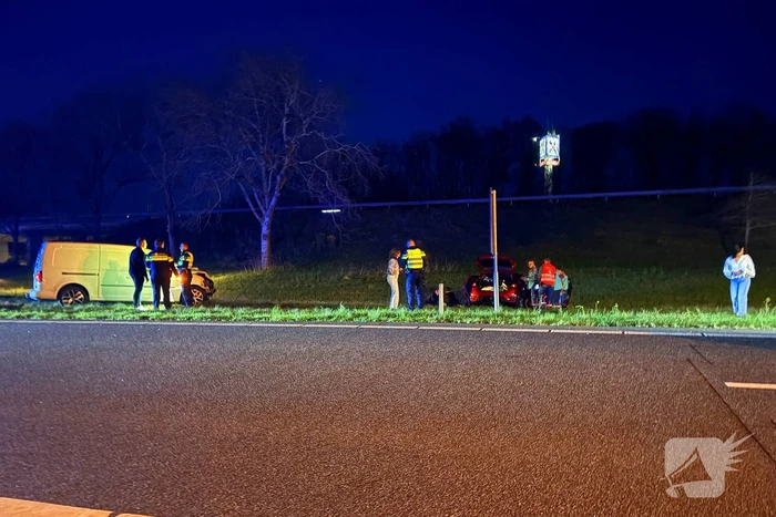 Ongeval met meerdere voertuigen op toerit snelweg