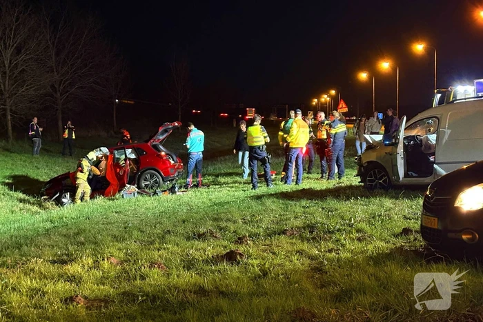 Ongeval met meerdere voertuigen op toerit snelweg