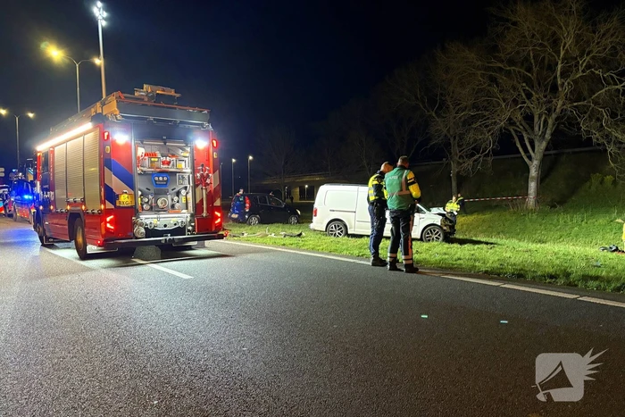Ongeval met meerdere voertuigen op toerit snelweg